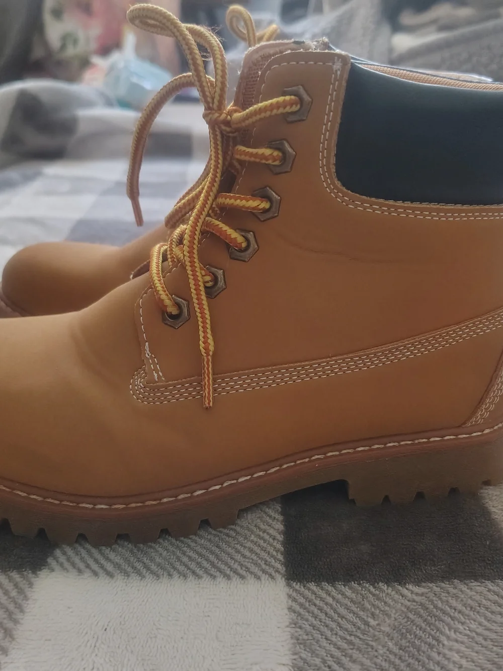 Avalanche Kids Wheat/Tan Lace-Up Work Boots with Yellow Laces